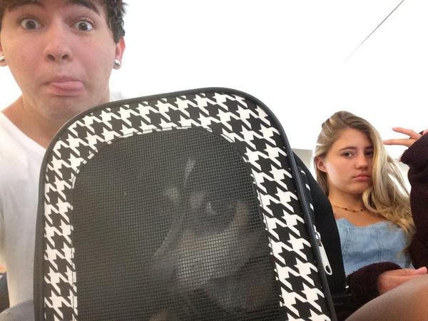 CuteO2Lpics's tweet image. Lia looks like she wants to shoot herself, wishbone wants to get the heck out, jc is the only one that's having fun