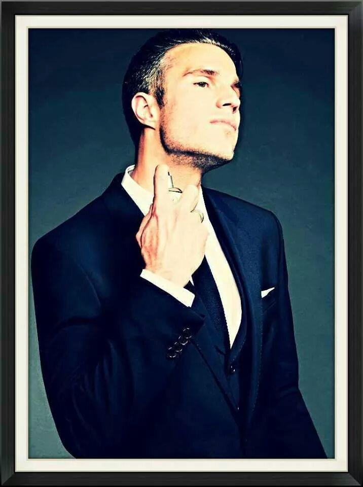 Happy birthday to Robin van Persie, my hero   