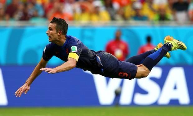 Happy birthday to the Flying Dutchman robin van persie 