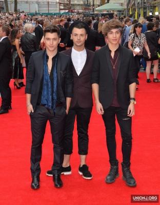 UnionUpdates_'s tweet image. JJ, Jaymi and George at Inbetweeners 2 premier in London 05/08/2014