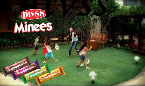 MYDIVSS's tweet image. enjoy your weekend with #Divss #Minees cream sandwich biscuits and loved ones.
