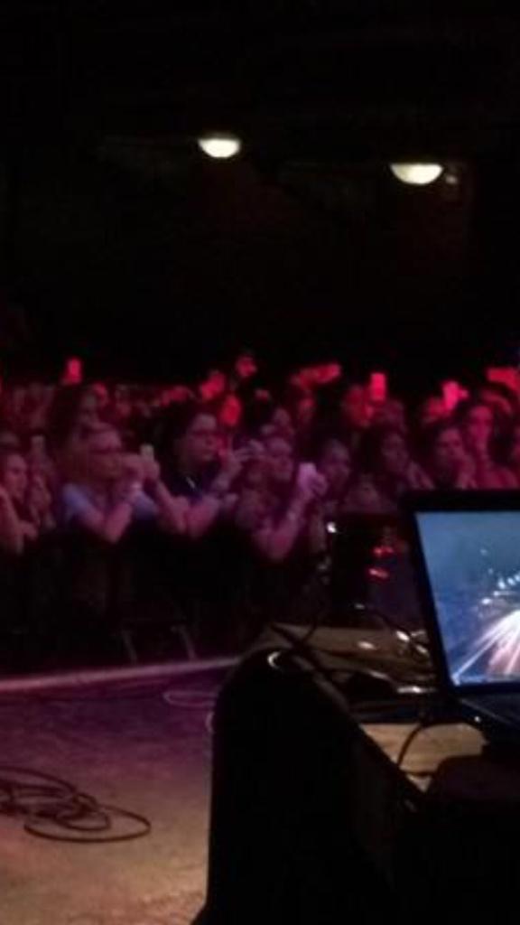 evsartistry's tweet photo. @IlyUlikeit @grantlandis @TheDylanHolland aye
#whiteiphone http://t.co/4AraK9MCWE