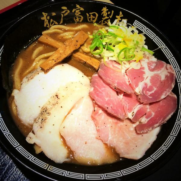 なかみつはじめ ピンク色のチャーシューは三元豚肩ロースを真空低温調理 燻製にしたものだそうです 噛むほどにうまい Http T Co Py9evjfdvz なかみつはじめ ピンク色のチャーシューは三元豚肩ロースを真空低温調理 燻製にしたものだそうです 噛むほどにうまい Http T Co Py9evjfdvz