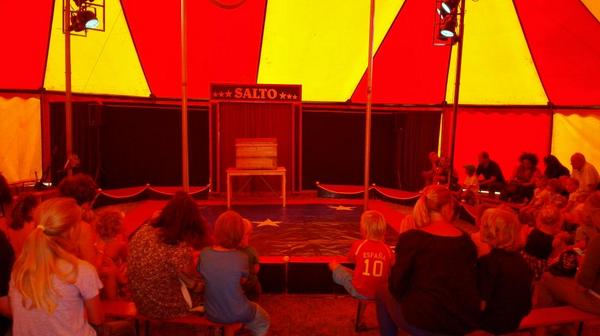xNinnee's tweet photo. De show kan beginnen! @circussalto http://t.co/OzZFw0KUNI