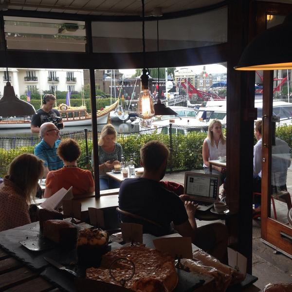 WhiteMulberries's tweet image. #eyeview #cafelife