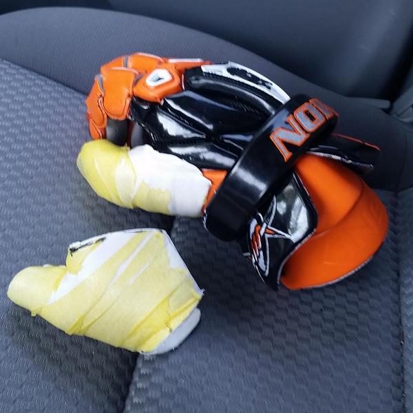 Thee_Tree's tweet image. Shout out to Greg Penczek, former @stevensonulax trainer, for rigging me up these custom beauties #DoesHeHaveTwitter?