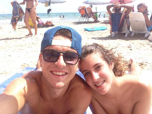 cocaanna's tweet photo. Día de playa con la guapísima de @AlbaPolop 😍 #miramar 😎☀️🌊🍻💏 http://t.co/IUL5URj21r