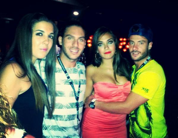 sofia19colado's tweet photo. Anoche en @MandalaBeach con mi cumpleañera @MaraPadilla2 y @ales_livi_gh @Kristian17gh14 http://t.co/XoDUOdJbaA
