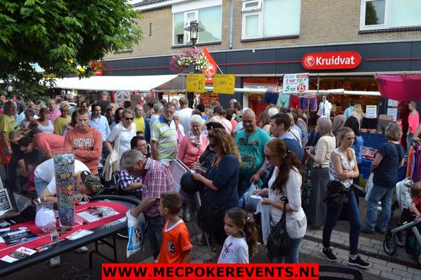 MECpoker's tweet photo. #Braderie in #Ermelo is een succes! Gisteren vulden 460 mensen de prijsvraag in. http://t.co/D9Lyhz0xnq @VVVermelo http://t.co/mecW1hJLpm