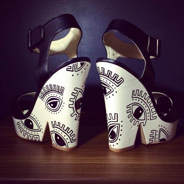 SoleCollections's tweet photo. Bare Your Sole...hand painted shoes for women. Any shoe, any design, made to order 💜 #thesolecollections http://t.co/Rj8BvylgrR