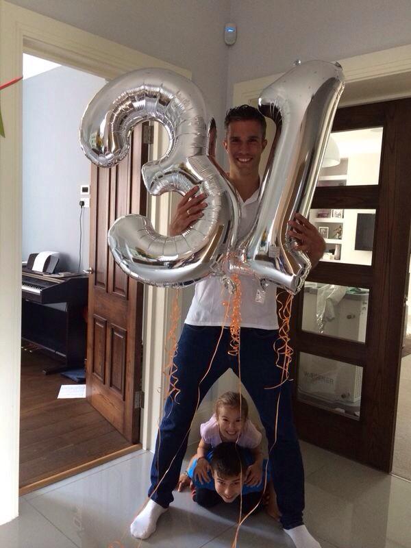 20.    (Robin van Persie)