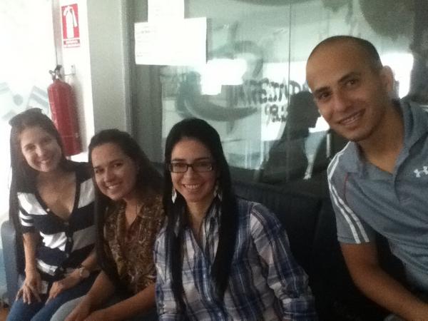 HnmunFunditec's tweet photo. Grupo MUNUCBA siendo entrevistados en @Marejada985FM http://t.co/oZpjcCB4jy