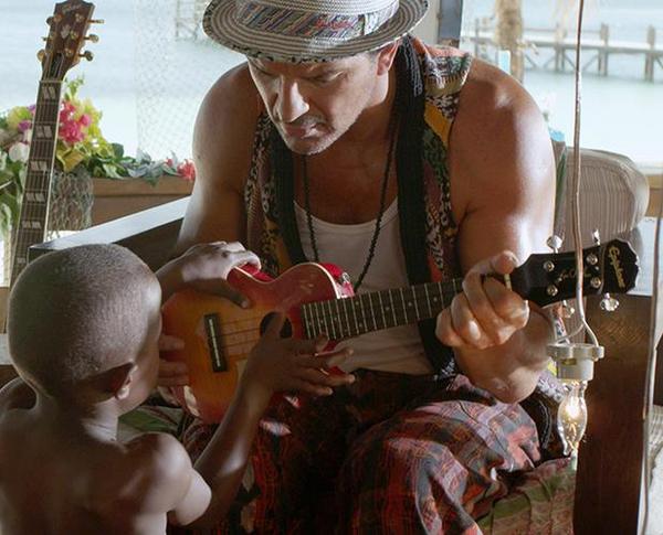 LatinBillboards's tweet image. Disfruta del nuevo video de @Ricardo_Arjona #Lopocoquetengo →  on-msn.com/1AUzLNL