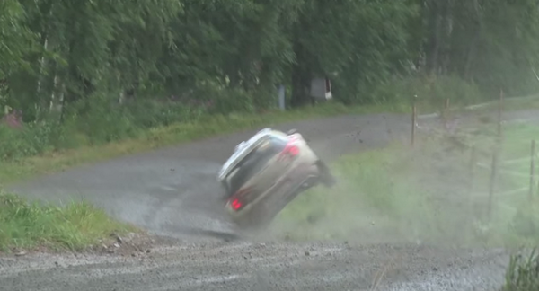 _TheBlueWizard's tweet image. @chazlarr95 you been test driving a DS3?
TOPGEAR.com/uk/car-news/ra… http://t.co/9la6bcUPTB”