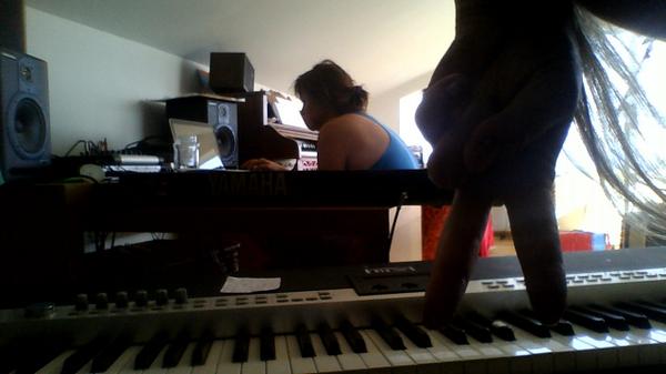 Oppdatering: Til tross for fantastisk vær sitter vi i studio og klekker ut ferske planer og lytter til ny musikk