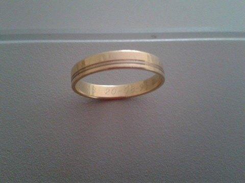 RT Gevonden op de parkeerplaats bij de action bij de go stores in Roosendaal. 
Gouden ring met daarin Jackelien