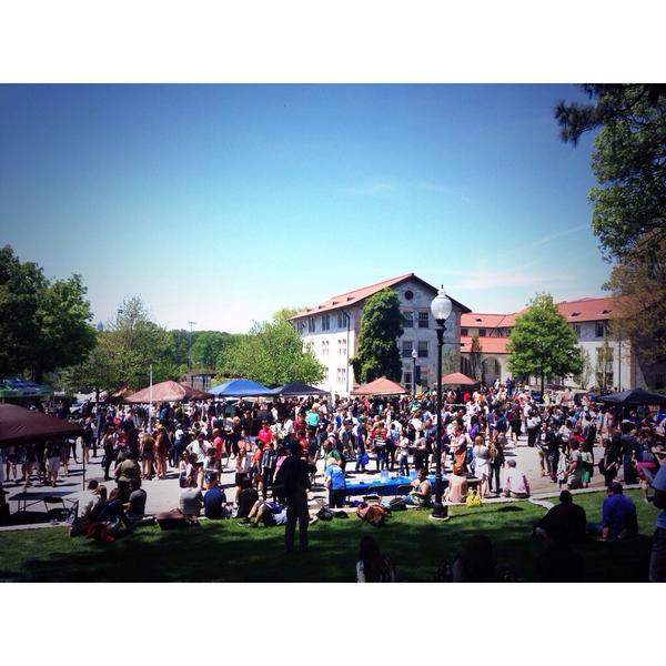 EmoryWW's tweet photo. #TBWW to a sunny afternoon in Asbury Circle! Counting down the weeks until the first WW of the year!! #WW http://t.co/SidmRlsA6b