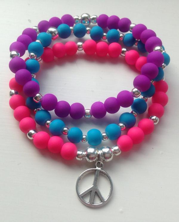 AmorellabyKate's tweet photo. NEON JEWELLERY
Just £7.00 for a set of 3
#wineoclock #womaninbiz http://t.co/a977cAknMx