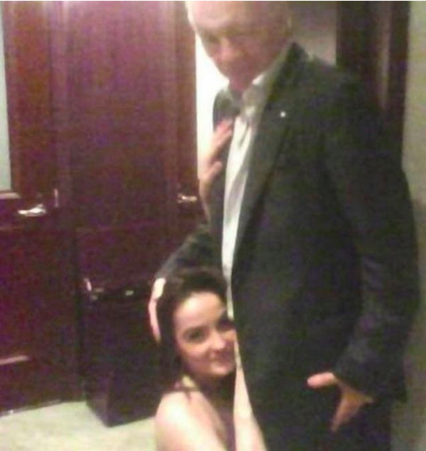 Here's a Few Pictures of Jerry Jones Getting Weirdly Drunk With Some Females: bit.ly/1saEMfo