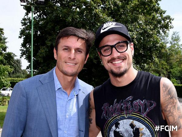 Inter's tweet photo. Vicepresident Javier #Zanetti with @danistone25 at the Centro Sportivo "Angelo Moratti" today! #WelcomeOsvaldo #FCIM http://t.co/8cCvqPSphB