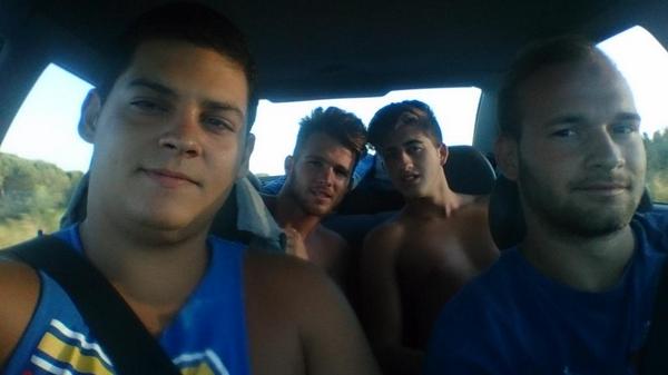 Alvaritomr8's tweet photo. Pues para utrera ya después de un perfecto día de playa 👌👌 @Ant_Reina94 @DaniOrbea http://t.co/ZRP3kiSoJF