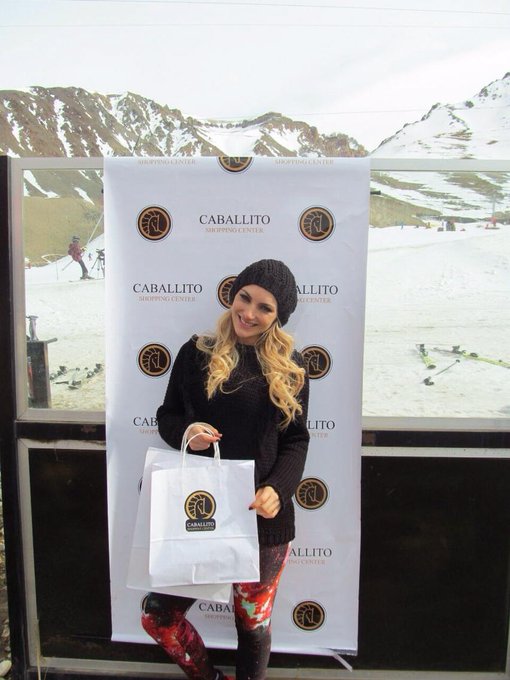 Sofía Macaggi en Las Leñas juntó a @caballitoshoppi http://t.co/7JOhjygReF