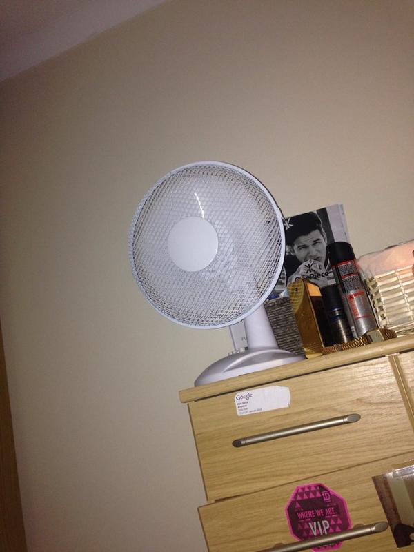 matty_selley's tweet image. “@_chelseaxxx: @matty_selley Matty you're so hot😳😍” got the fan on though. So all good
