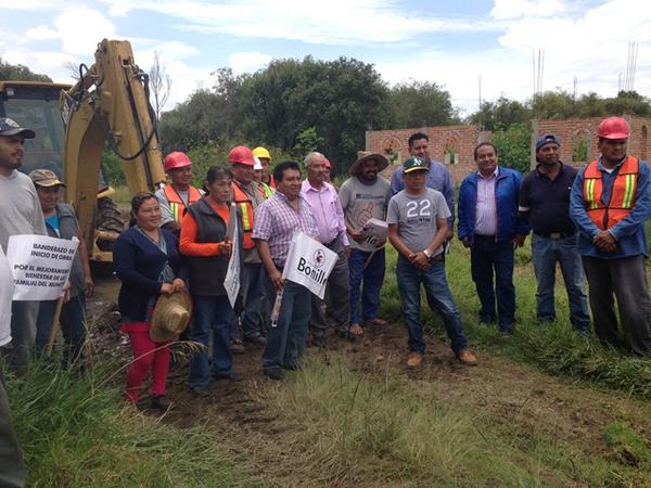 Inicio de Obra en Calle 5 de Mayo, en San Mateo Cuanala, red de drenaje que beneficia a los Ciudadanos.