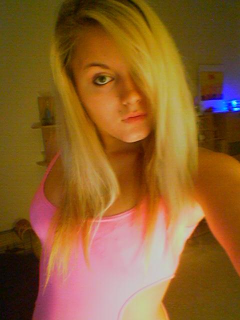Steffii_de's tweet photo. schönen guten Abend!!! Tag war scheiße ^^ hoffe die Nacht wird besser!! http://t.co/tsSjBYSqtM