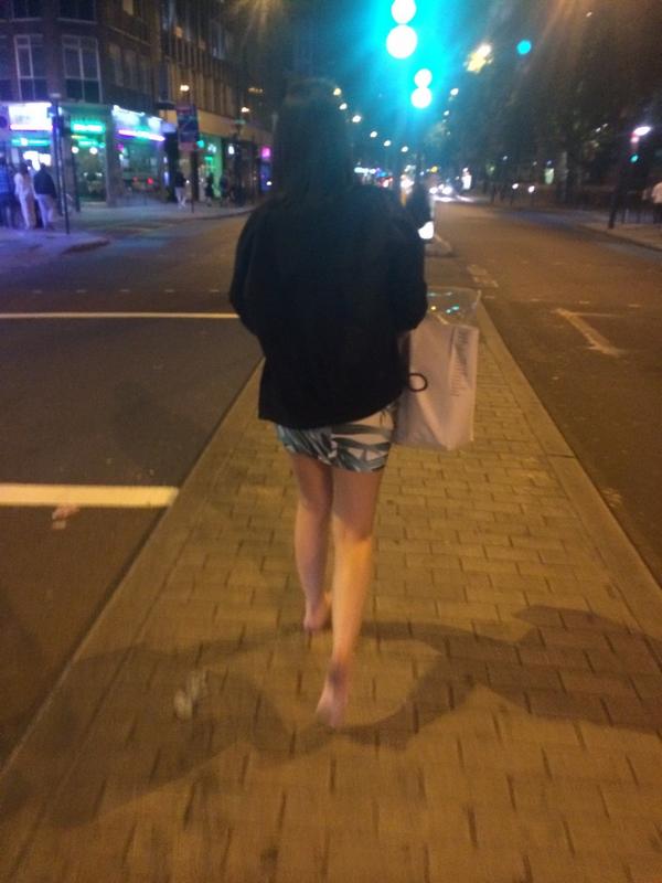 CassCovage9's tweet image. Ratchet Amanda no shoes in the street ..#hadtopee