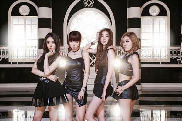 allkpop's tweet photo. SECRET are back with a sexy new look in 'I'm In Love' MV teaser + image http://t.co/rTLpUPk3sX http://t.co/6tAXFfiJgD