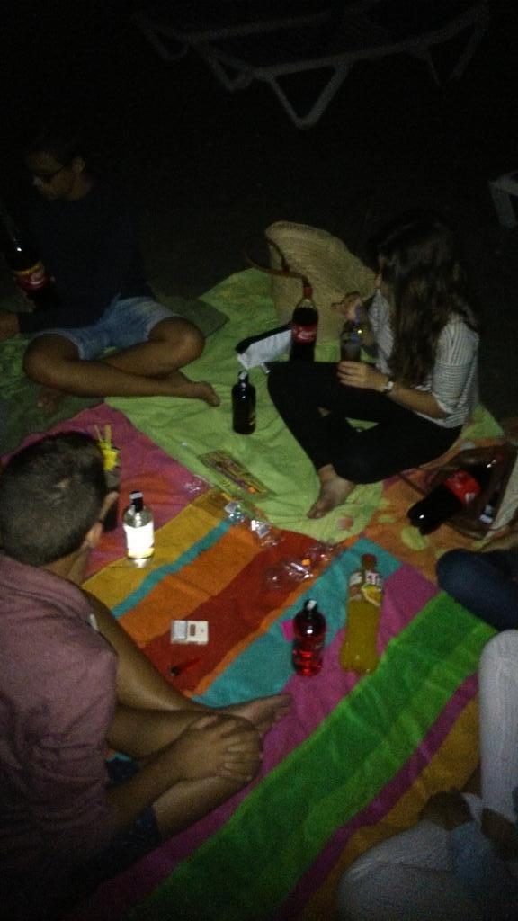 josedavidar1's tweet photo. A lo chill out en la playa :) http://t.co/QHV9xRpyxz