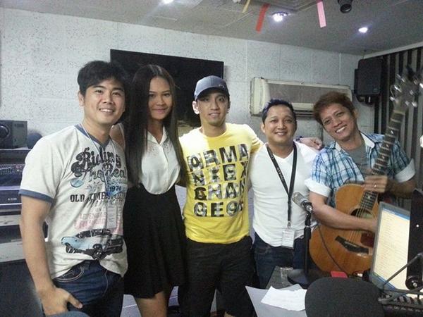 the_rnbshow's tweet photo. Kris Angelica @imkrisangelica jamming with us last night at The RnB Show  @Natural979 :) http://t.co/B3Jk5pv3ni