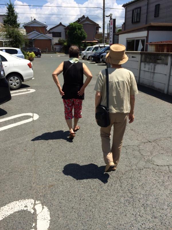 ばあちゃんと、ばあちゃんの姉さんとキャンドルでコーヒータイム^ - ^
幸せな時間☻