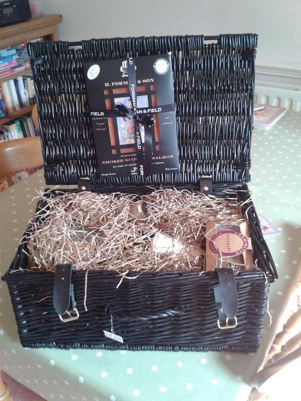 DavoWatxxx's tweet photo. Very happy with our Hamper!! Thanks @FormanandField @WinItCookIt http://t.co/1nKKB2OWB2