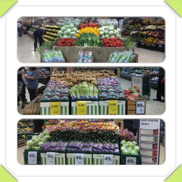 Jack5491's tweet photo. Great Produce displays this morning🍅🍏🍇🍒 #fullandfresh @laurenaimee92 @Mike098Bird @bishops_2101 http://t.co/1RJwJ5DCgo