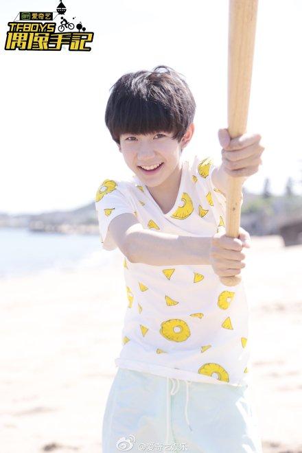 TFBOYS_THFANS's tweet photo. [!] TFBoys!!  ง๊าาาาาาาาาา อยากดู >< หยวนใจเย็นนะลูก Cr.爱奇艺娱乐 (2) http://t.co/JVtY9GInHn