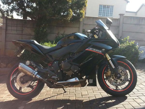PrincessJenz's tweet photo. @PigSpotter Please Look Out For this Bike, Stolen Last Night In The Fairlands/Cresta Area. Registration is BS98PG GP http://t.co/w86Pi0zt5v