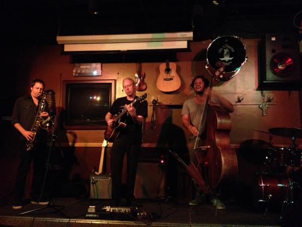 amidsticons's tweet photo. Owl &amp; Thistle w/ BANDALABRA: Skerik (sax), Andy Coe (gt), Evan Flory Barnes (bs), Dvonne Lewis every Wed. in August! http://t.co/HIx16s5nd9