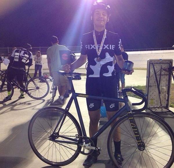 Champion_System's tweet image. Fix Fixie riding the oval tonight. #fixedgears #fixie #trackriding #trackbikes