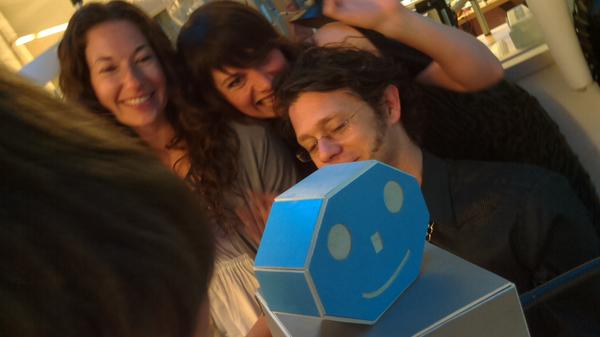 SelfiesBot's tweet image. Going to Leanne's house