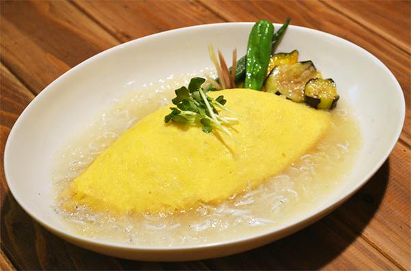 ボドゲが遊べるオムライス屋kurumari 中野 今更ですが8月の月替わりオムライスは 夏野菜としらすみぞれオムライス です 大根おろしのあっさり和風ソースで中身は炊き込みごはん 付け合わせの夏野菜の素揚げも美味しいですよ というのをつぶやき忘れ ボドゲが遊べるオムライス屋kurumari 中野 今更ですが8月の月替わりオムライスは 夏野菜としらすみぞれオムライス です 大根おろしのあっさり和風ソースで中身は炊き込みごはん 付け合わせの夏野菜の素揚げも美味しいですよ というのをつぶやき忘れ