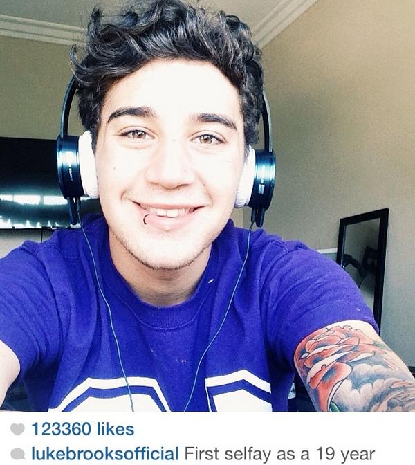 LukesElbeau's tweet photo. Luke is the reason why I smile 😘 thank you ❤❤❤🙏 
love you ❤❤😘😘 @luke_brooks http://t.co/v0D6aqBtzM