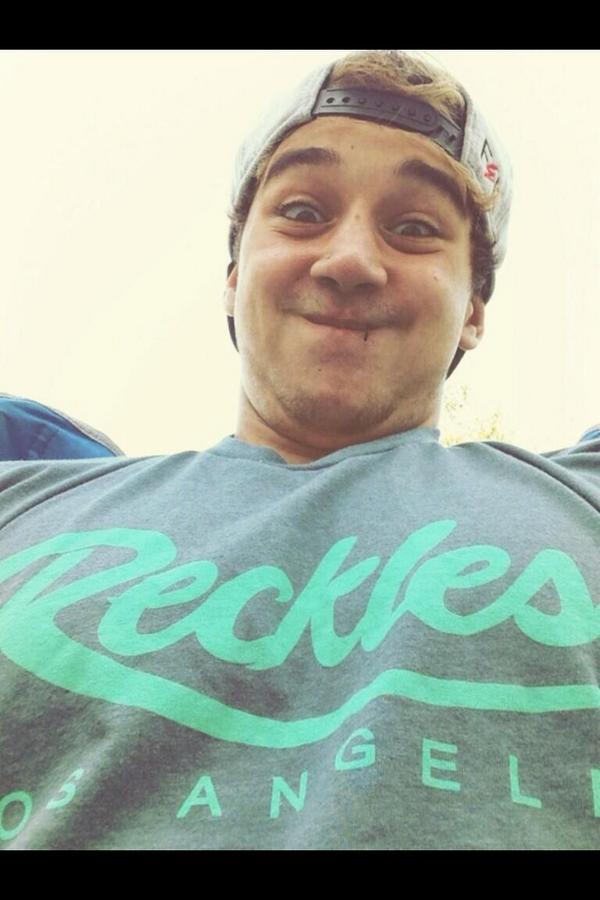 LukesElbeau's tweet photo. Luke is the reason why I smile 😘 thank you ❤❤❤🙏 
love you ❤❤😘😘 @luke_brooks http://t.co/v0D6aqBtzM