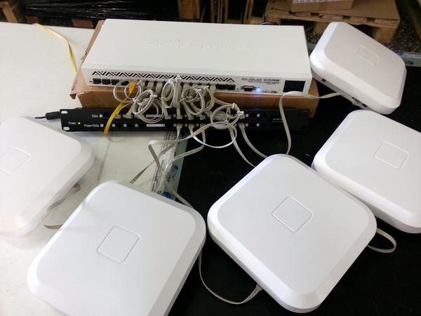 wi4net's tweet image. CAPS-MAN @mikrotik_com while configuring 80 Aps dual radio @wi4net with #CCR1036. Great!
