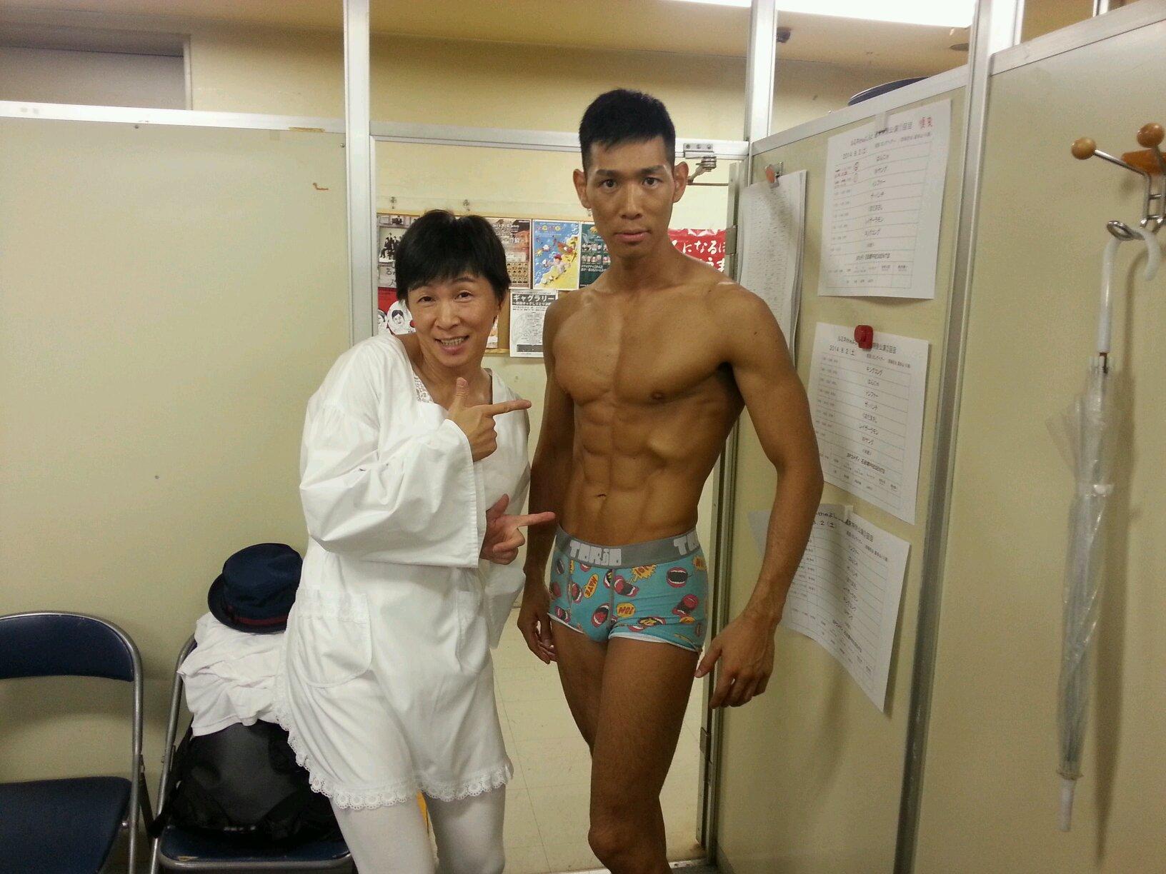 吉本新喜劇アキ Hgの身体が仕上がりまくり かなりの男前筋肉 よ し Http T Co Usic2mpjq0