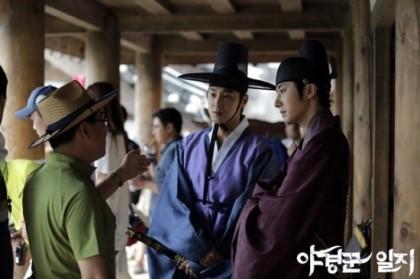 BubT0PkCQAAalQ1.jpg:large