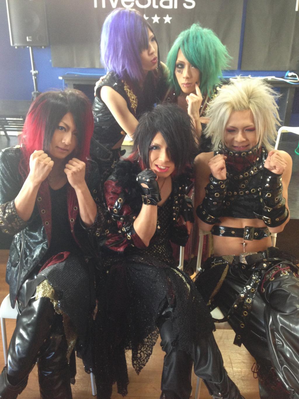 名古屋fivestars ファイブスター On Twitter 名古屋注目の若手バンド Lost Valentineの1stsingle Decision が見事完売 インストアイベントも初にして満員 沢山の方にご参加頂きました まだチェックしてない人は今のうちに是非チェックしてください Http T Co