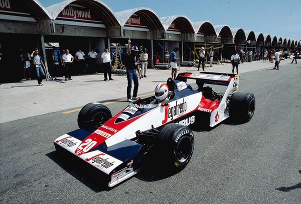 Renault F1 Team Tbt 1984 Brazilian Grand Prix In Rio De Janeiro Johnny Cecotto Taking The Toleman Tg1b Hart Through The Pits F1 Http T Co Axrursht2l