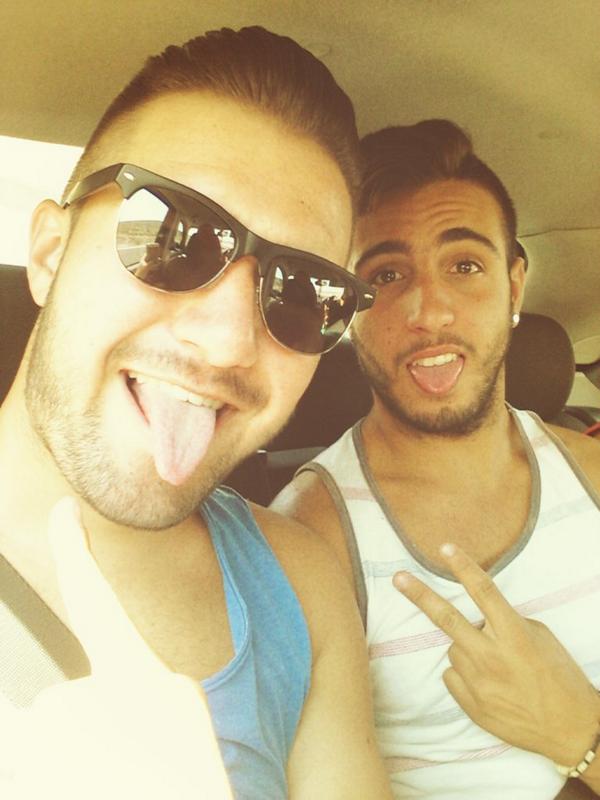 "<a href="/Candel_mmm/">Candel</a>: De camino a la playuqui! <a href="/isra_mula/">Israel Perez</a> "
